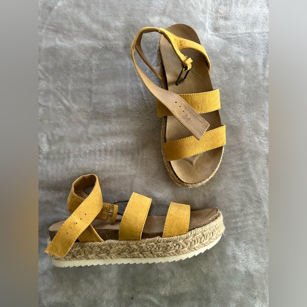 Universal Thread Yellow Sandals - Picture 2 of 5